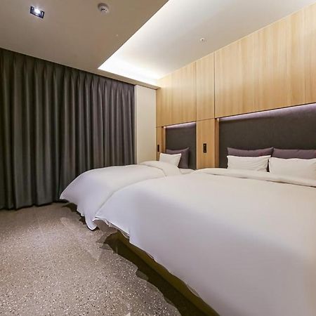 Yeoubi Hotel Чханвон Экстерьер фото