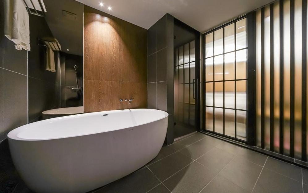 Yeoubi Hotel Чханвон Экстерьер фото