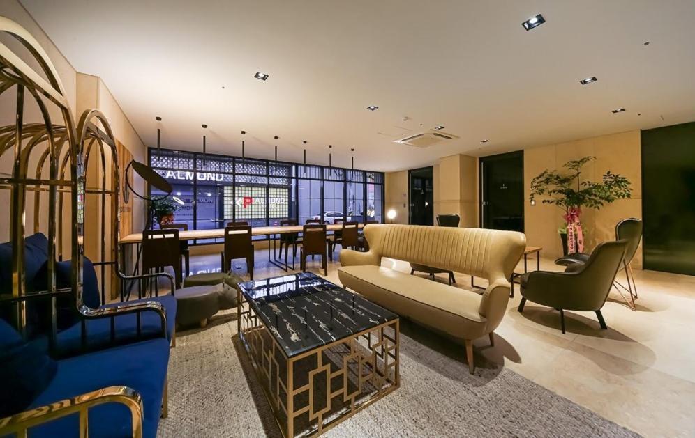 Yeoubi Hotel Чханвон Экстерьер фото