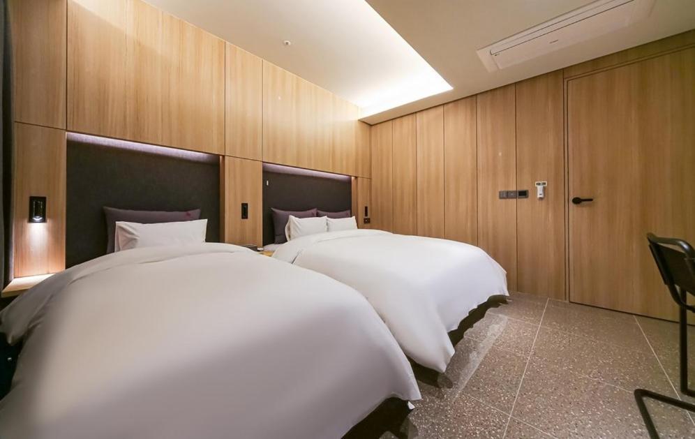 Yeoubi Hotel Чханвон Экстерьер фото