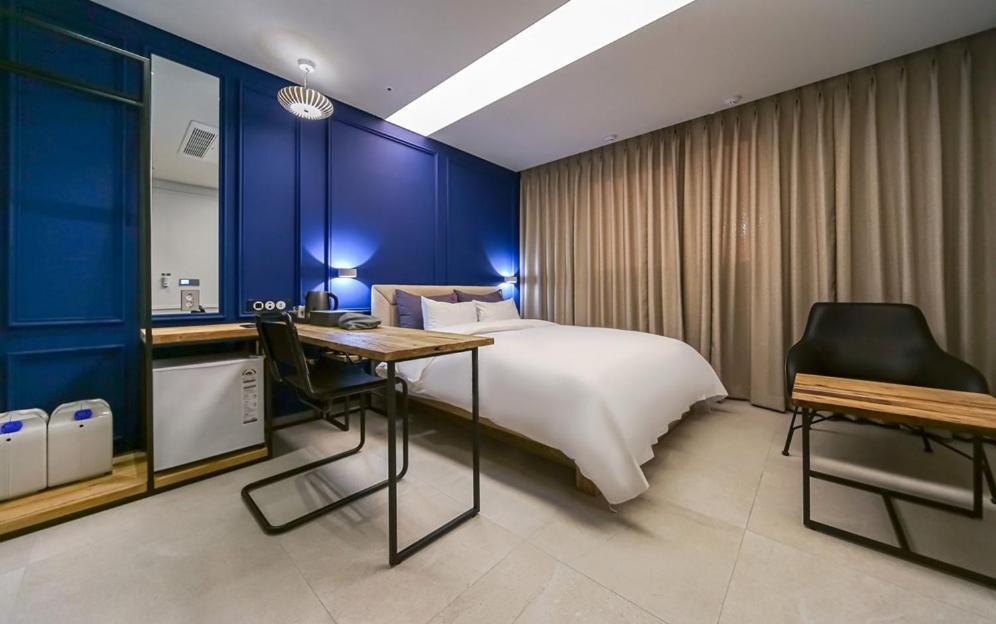 Yeoubi Hotel Чханвон Экстерьер фото