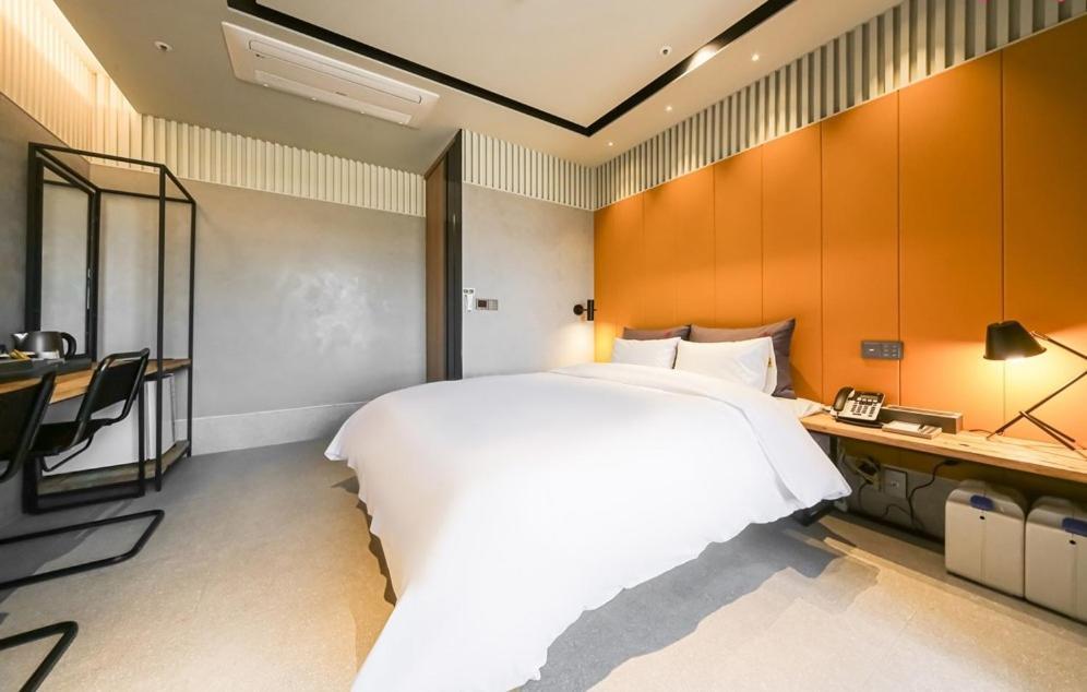 Yeoubi Hotel Чханвон Экстерьер фото