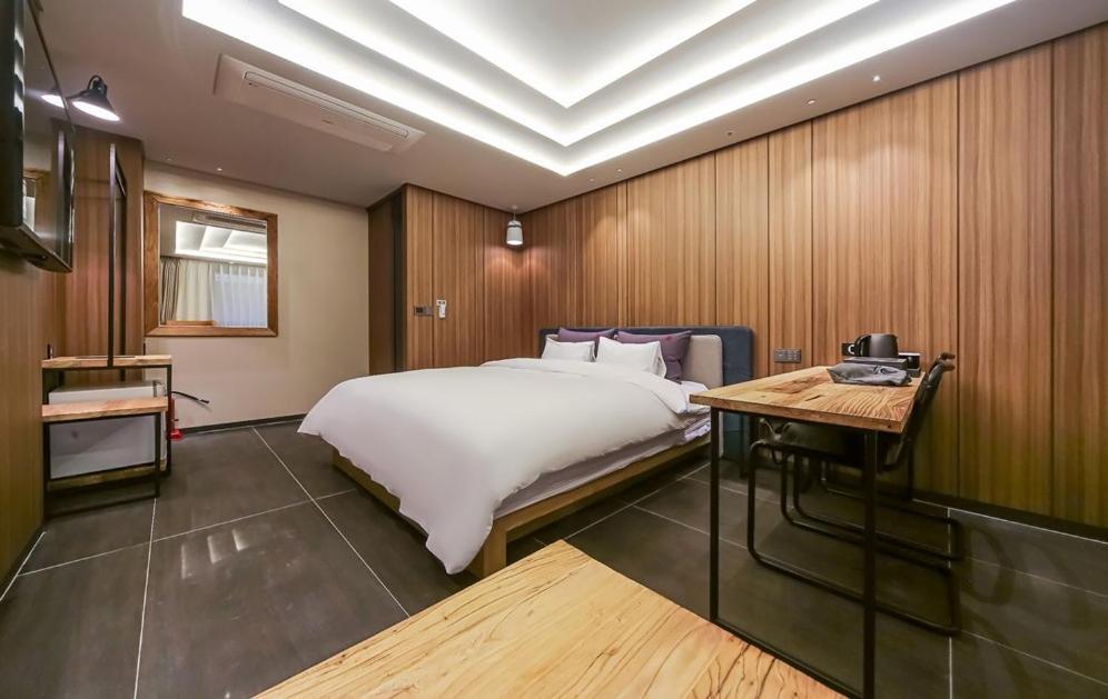 Yeoubi Hotel Чханвон Экстерьер фото