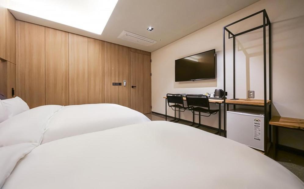 Yeoubi Hotel Чханвон Экстерьер фото