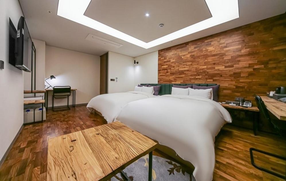 Yeoubi Hotel Чханвон Экстерьер фото