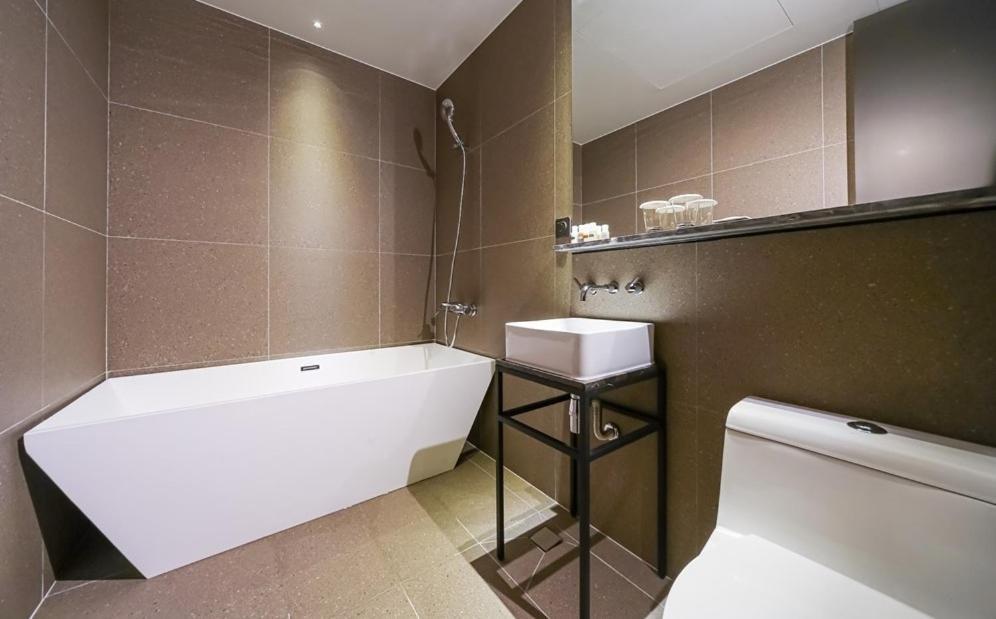 Yeoubi Hotel Чханвон Экстерьер фото