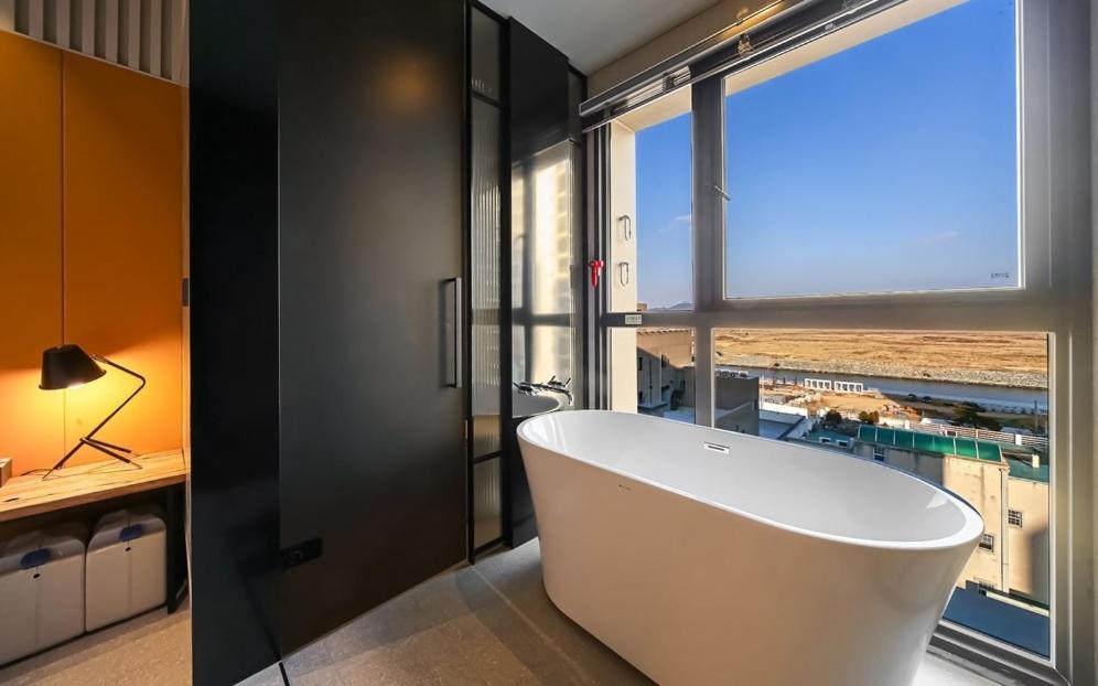 Yeoubi Hotel Чханвон Экстерьер фото