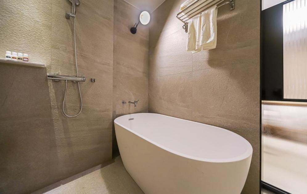 Yeoubi Hotel Чханвон Экстерьер фото