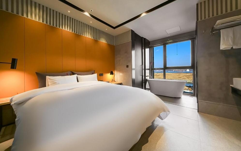 Yeoubi Hotel Чханвон Экстерьер фото
